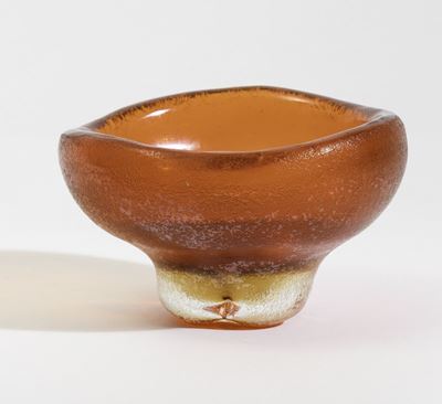 Carlo Scarpa, Coppa Venini in vetro sommerso bicolore, Murano (circa 1936)