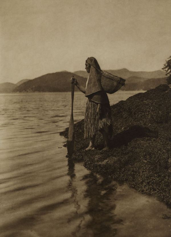 Edward Sheriff Curtis (1868-1952) The seaweed gatherer, 1915