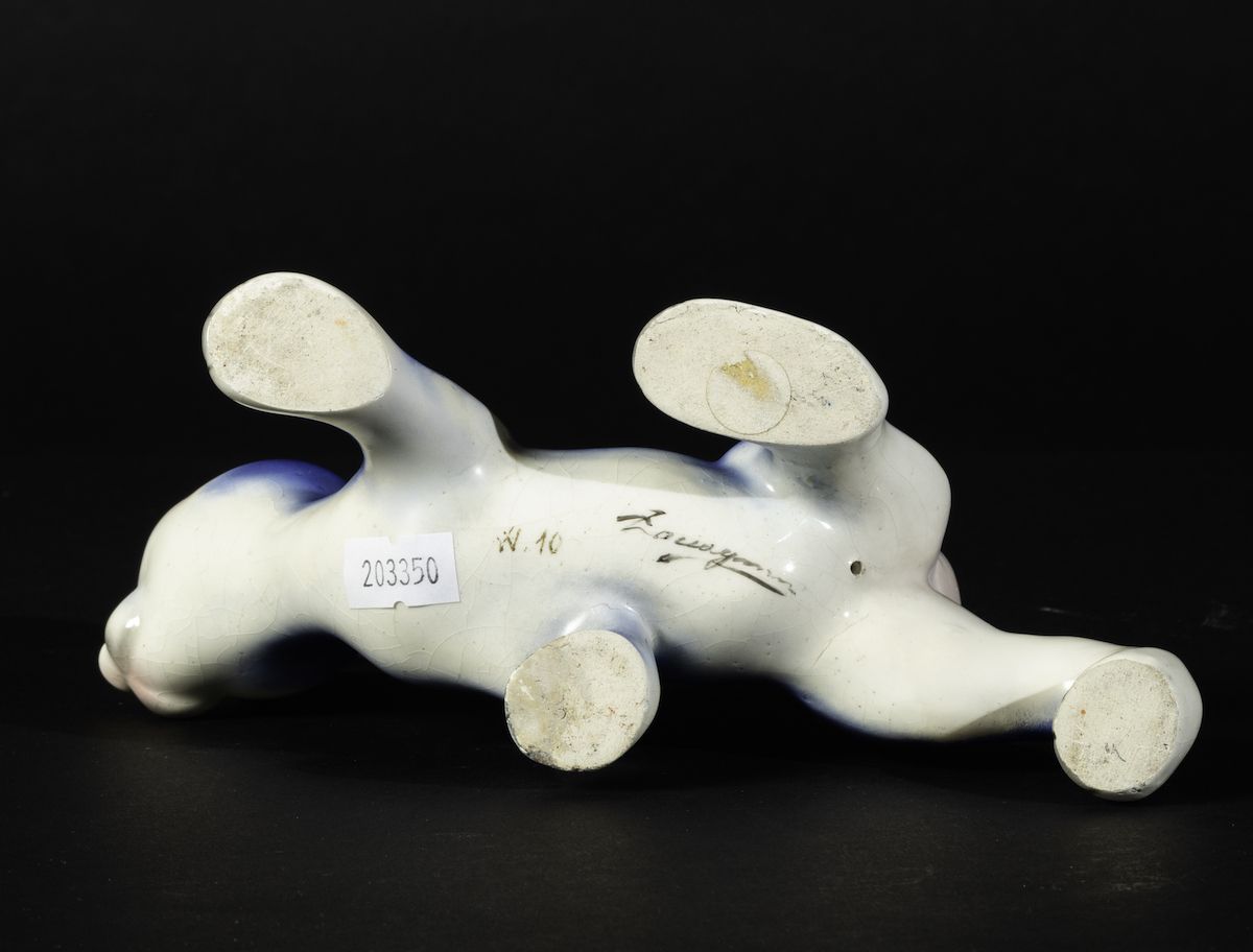 Ugo Zaccagnini, Figura di coniglietto in ceramica policroma a colaggio