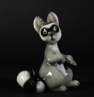 Ugo Zaccagnini, Figura di procione in ceramica a colaggio policroma