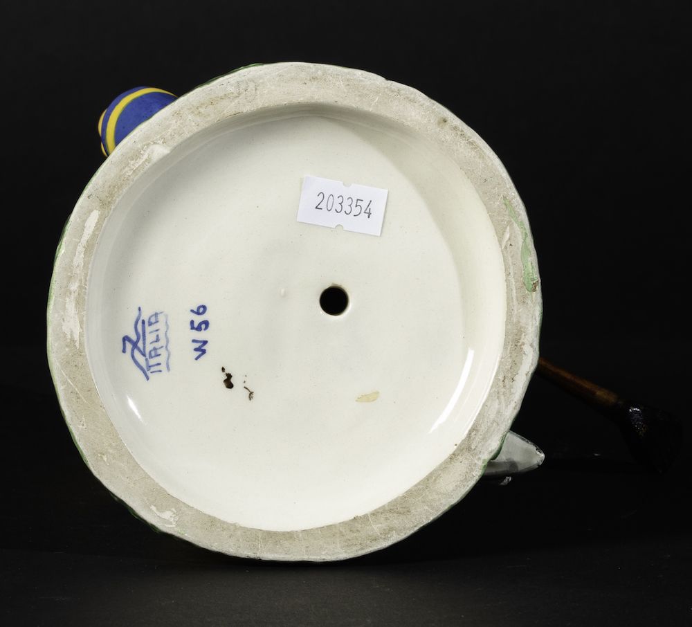 Zaccagnini, Ceramiche Zaccagnini S.A., Figura di Paperino golfista in ceramica a colaggio policro...