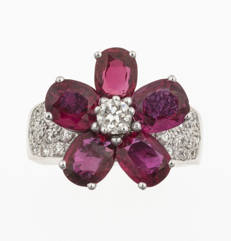 Ruby, diamond and platinum ring. Signed Bulgari  - Auction Fine Jewels  - Cambi Casa d'Aste