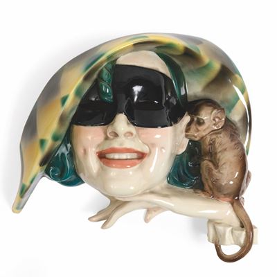 Essevi, Torino (circa 1930), Volto di donna con maschera e scimmietta, terraglia a colaggio polic...