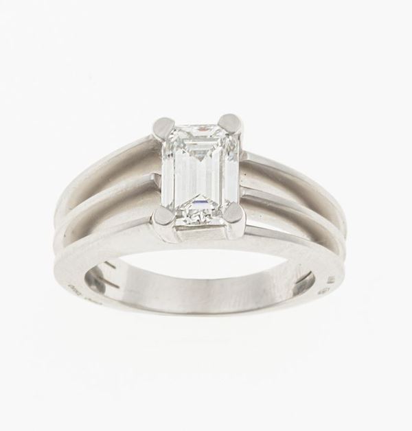 Emerald-cut diamond ring. Signed Enrico Cirio. Gemmological Report HRD n. 953109101