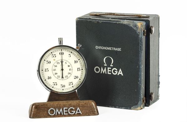 OMEGA - Orologio da tavolo in acciaio, Chrono da gara. Dimensione 120 mm. Munito di scatola originale.