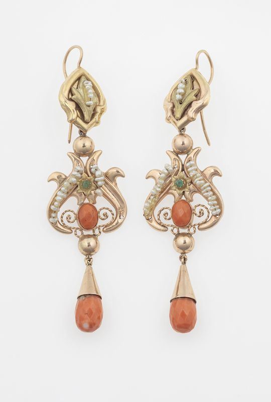 Orecchini pendenti con coralli, perline e piccoli smeraldi  - Auction Jewels and Corals | Time Auction - Cambi Casa d'Aste