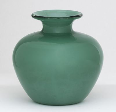 Venini, Vaso “serie Opalini” in vetro soffiato verdino