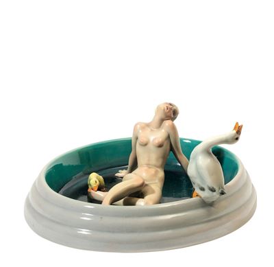 Lenci, Centrotavola in forma di vasca ovale con figura femminile sdraiata e due oche (Torino, 193...