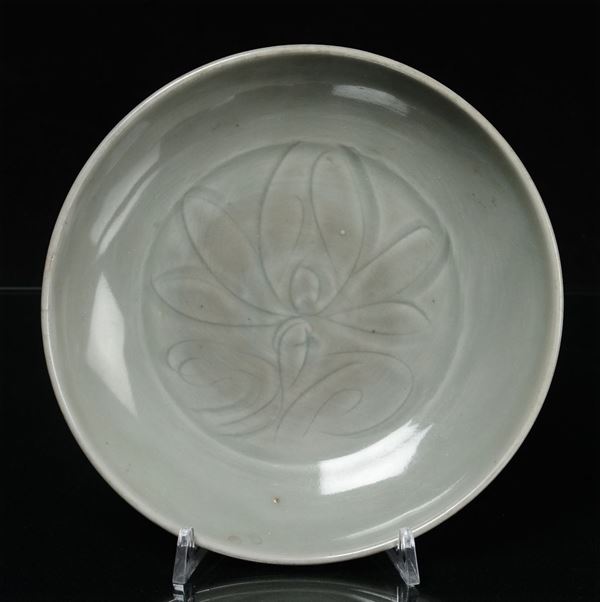 A Longquan Celadon plate, China, Song/Yuan Dynasty