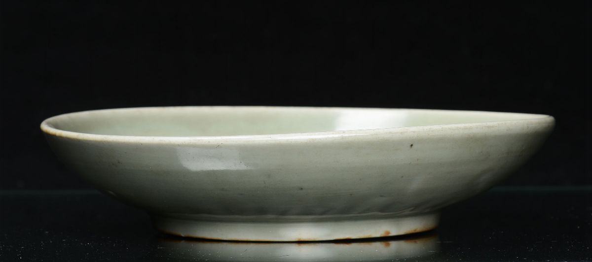 Piatto in Porcellana Longquan Celadon, Cina, Dinastia Song/yuan, XIII-XIV Secolo