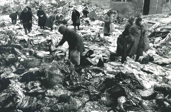A Leninakan cotton factory destroyed by the quake, the New Year arrives. 1 January, 1989