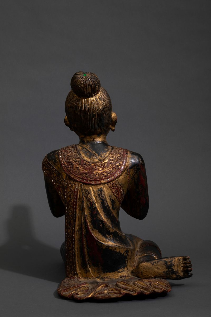 Figura di Devoto in Legno Laccato e Dorato, Thailandia, XX Secolo
