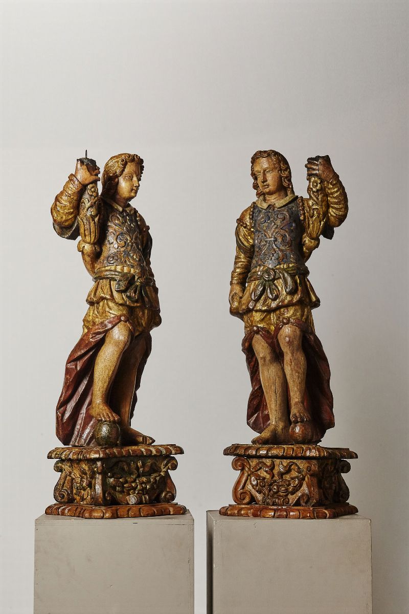 Coppia di Angeli Reggicero. Legno Policromo e Dorato. Scultore Rinascimentale Lombardo XVI Secolo