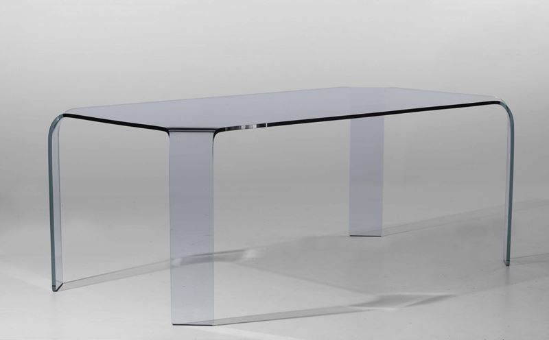 Tavolo in vetro curvato.  - Auction Design Lab - Cambi Casa d'Aste