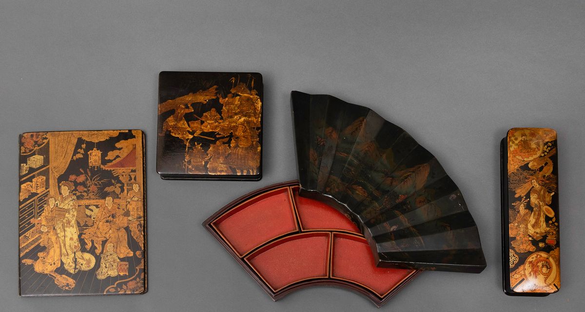 Insieme di Oggetti in Legno Laccato con Decoro a Chinoiserie, Cina, Canton, XIX Secolo