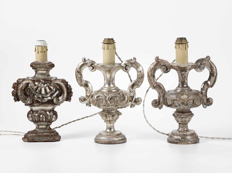 Tre lampade in legno intagliato e argentato, XVIII secolo  - Asta Antiquariato I - Asta a Tempo - Cambi Casa d'Aste