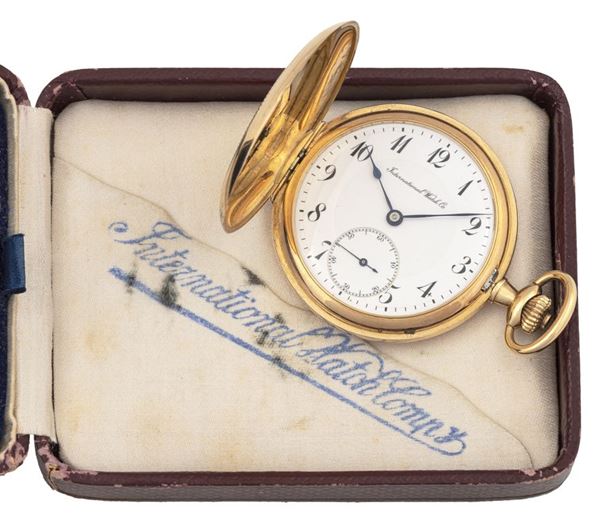 IWC - Lussuoso orologio da tasca in oro giallo con lancetta dei secondi al 6. Completo di custodia originale.