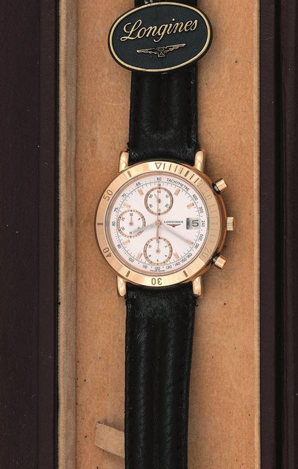 LONGINES - Elegante orologio da polso in oro rosa con data ad ore 3, indici e scala tachimetrica. Conservato nella scatola originale.