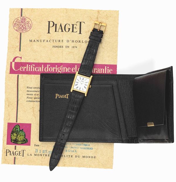 PIAGET - Elegant yellow gold wristwatch with roman numbers. Original box fitted, warranty and wallet.