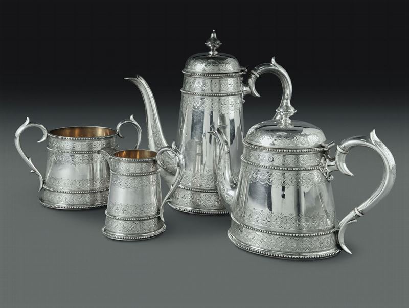 Servizio da tè e caffè in argento fuso e cesellato. Boll idella città di Londra per l’anno 1868 e dell’argentiere (non identificato)  - Auction L'Art de la Table - Cambi Casa d'Aste