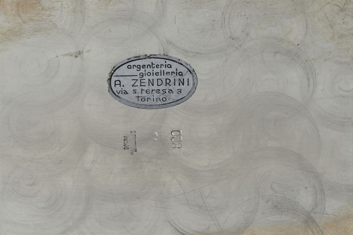 Vassoio Ovale in Argento. Argenteria Italiana del XX Secolo, Etichetta Cartacea Zendrini Torino