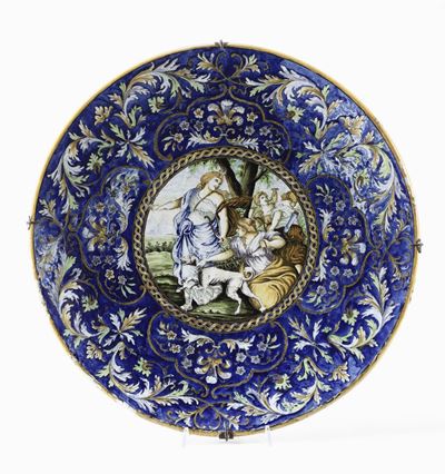 Grande Piatto in Maiolica Policroma con Raffigurazione di Diana Cacciatrice, Italia Centrale Iniz...