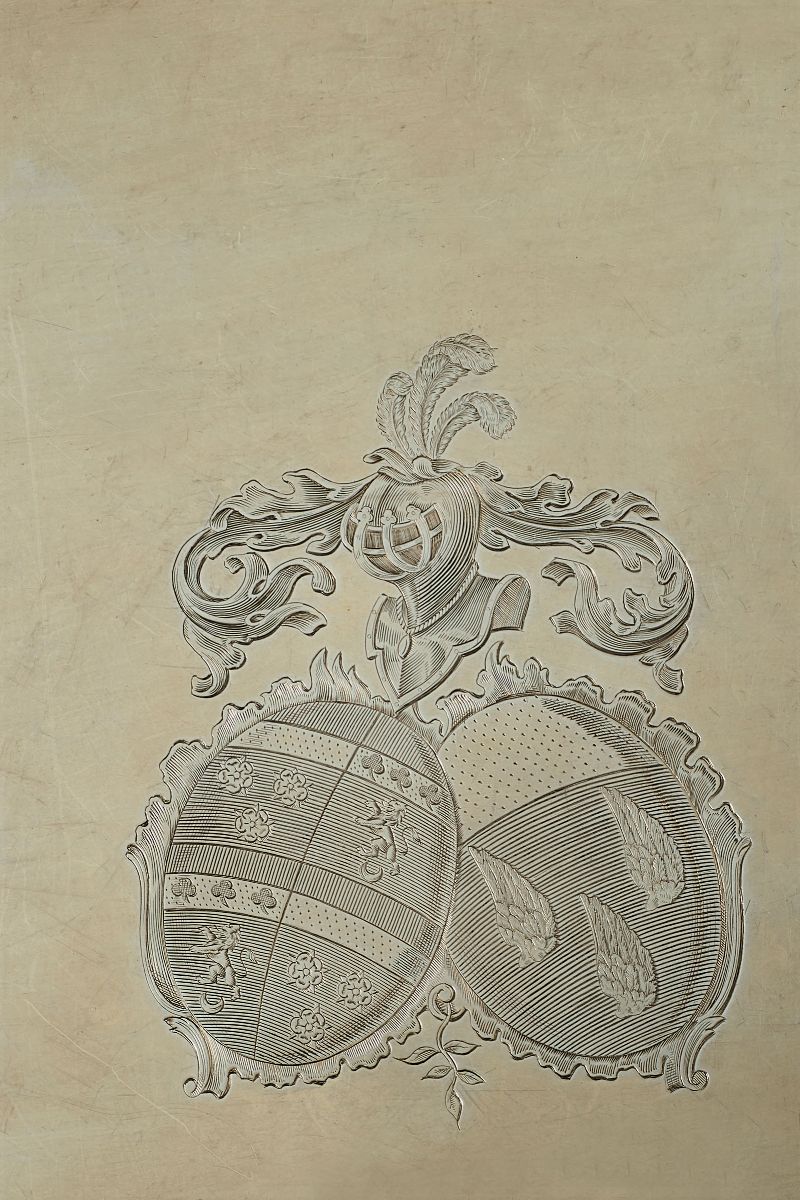 Importante Guantiera in Argento Primo Titolo Fuso, Sbalzato, Cesellato e Dorato. Argentiere E. D....
