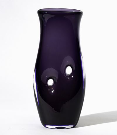 Fulvio Bianconi, Vaso ovale serie “Forati”, vetro sommerso bicolore (Venini), Murano, 1951 ca