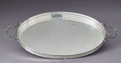 Vassoio in Argento Fuso e Traforato. Argenteria Milanese del XX Secolo. Argentiere Ilario Pradell...