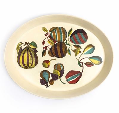 Piero Fornasetti, Vassoio ovale con decoro di frutti fantastici in metallo smaltato, Milano 1950 ...
