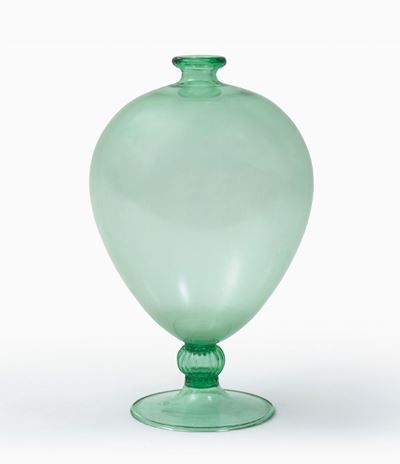 Vittorio Zecchin, Vaso in vetro soffiato verdino (Venini, Murano, 1950 circa)