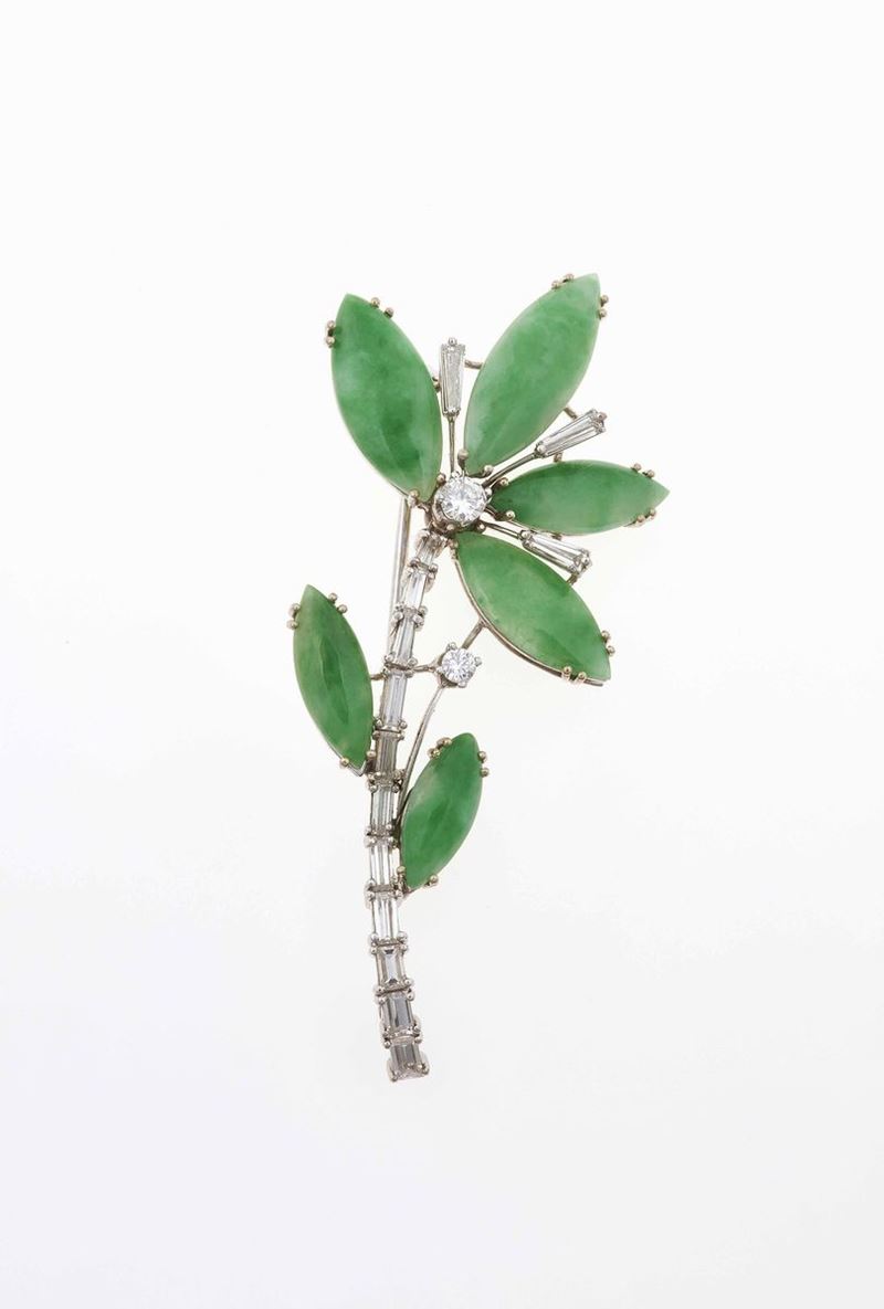 Spilla a soggetto floreale con giadeiti e diamanti  - Auction Jewels and Corals | Time Auction - Cambi Casa d'Aste