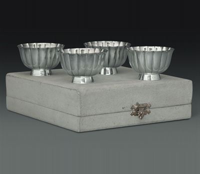 Quattro Saliere in Argento Entro Custodia Originale. Argenteria Fiorentina del XX Secolo