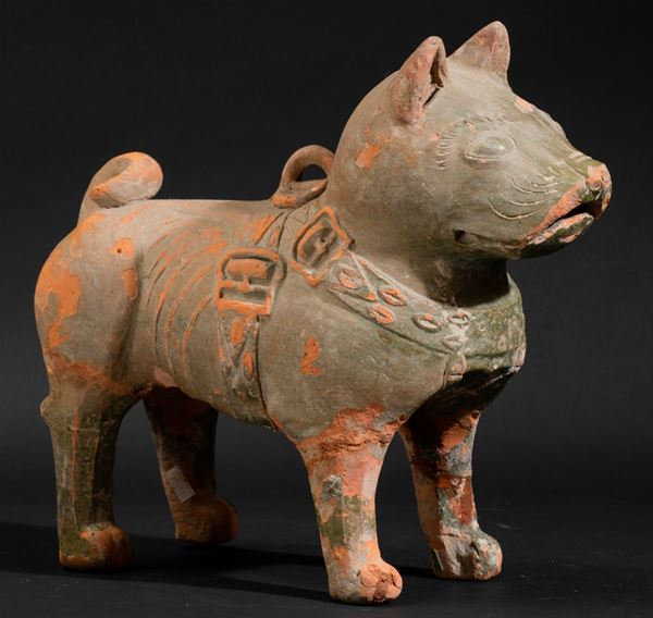 Versatoio a foggia di cane in terracotta policroma, Cina, Dinastia Han (206 a.C. - 220 a.C.)