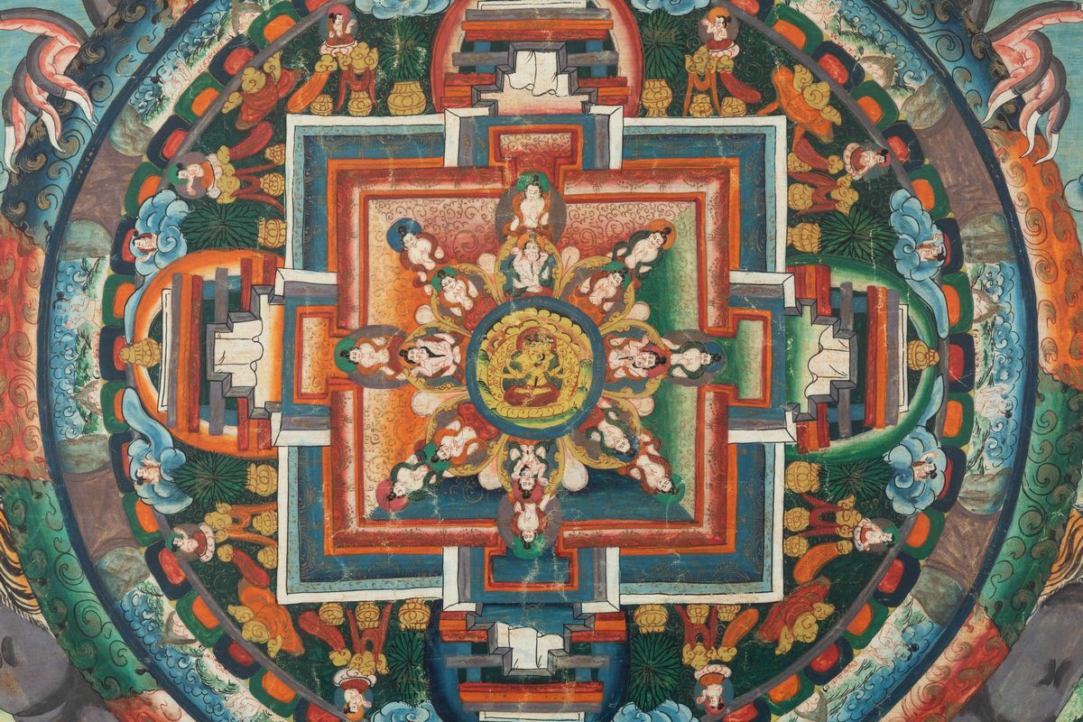 Thangka su Seta Entro Cornice con Mandala Centrale, Tibet, XX Secolo