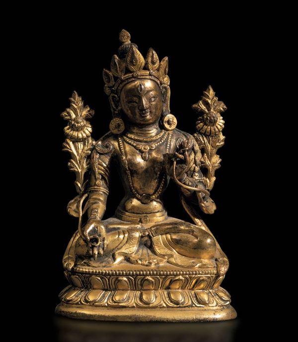 Figura di Avalokitesvara seduto su doppio fiore di loto in bronzo dorato, Tibet, XVIII secolo