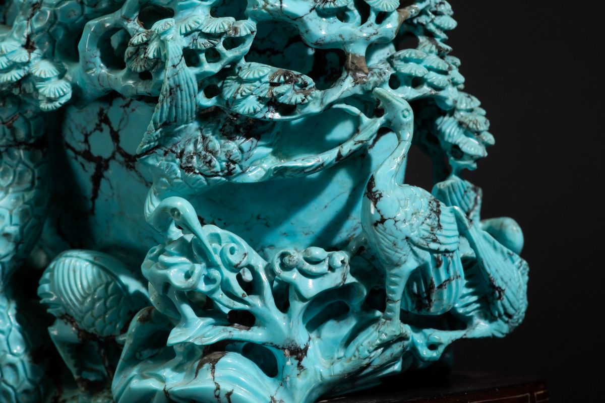 Vaso con Coperchio Scolpito in Turchese con Figure di Gru e Decoro Naturalistico a Traforo, Cina,...