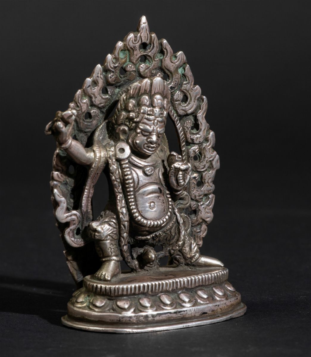 Figura in Argento di Mahakala Entro Aura Eretto su Fiore di Loto, Tibet, XVIII Secolo