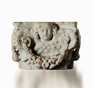 Semicapitello con Testa di Cherubino e Festone. Marmo Bianco. XVI-XVII Secolo