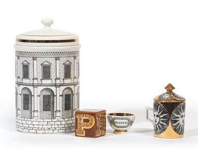 Fornasetti, Manufatti ceramici decorati con lumeggiature in oro (Milano, circa 1950)