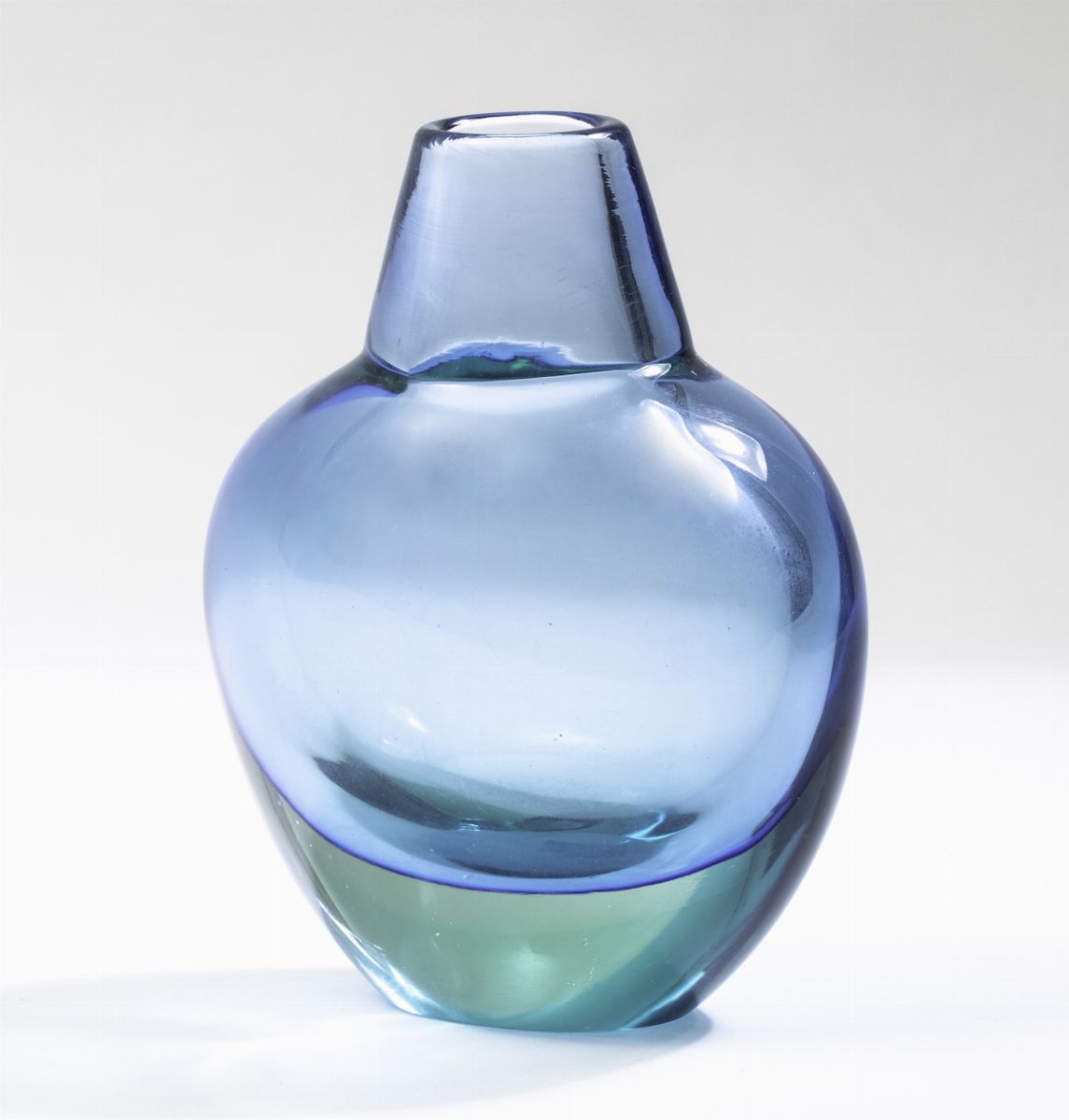 Flavio Poli, Seguso Vetr i d’Arte: Vaso a goccia rovesciata in vetro sommerso blu e azzurrino