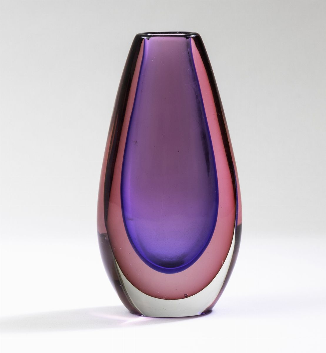 Flavio Poli, Solifleur in vetro sommerso blu e rubino (Murano, circa 1950)