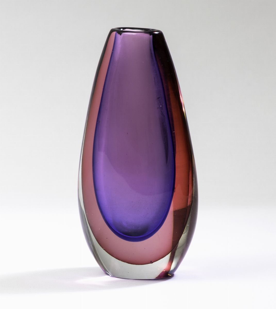 Flavio Poli, Solifleur in vetro sommerso blu e rubino (Murano, circa 1950)