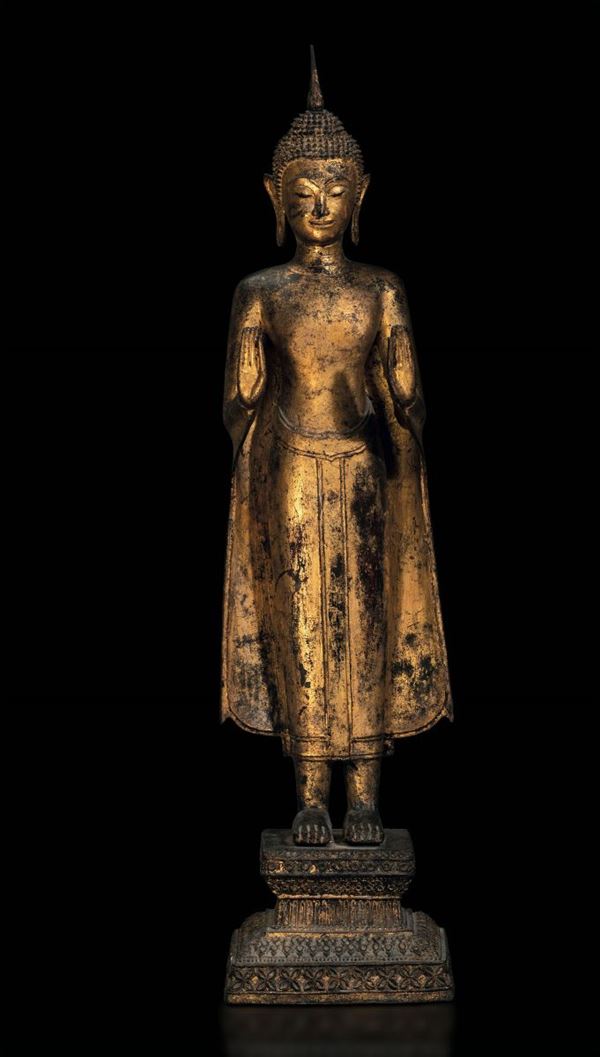 Figura di Buddha stante in bronzo dorato, Thailandia, XIX secolo