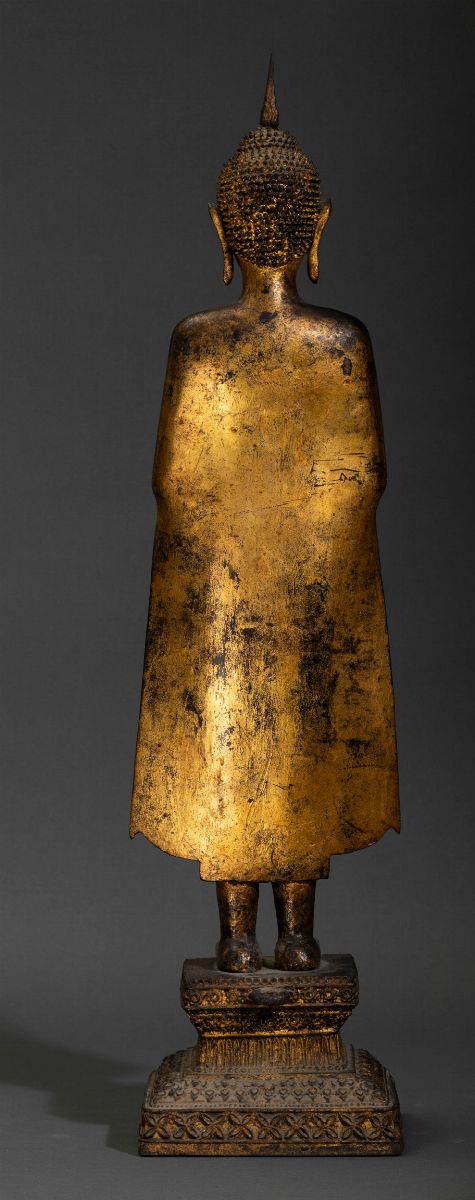 Figura di Buddha stante, bronzo dorato, Thailandia, XIX secolo