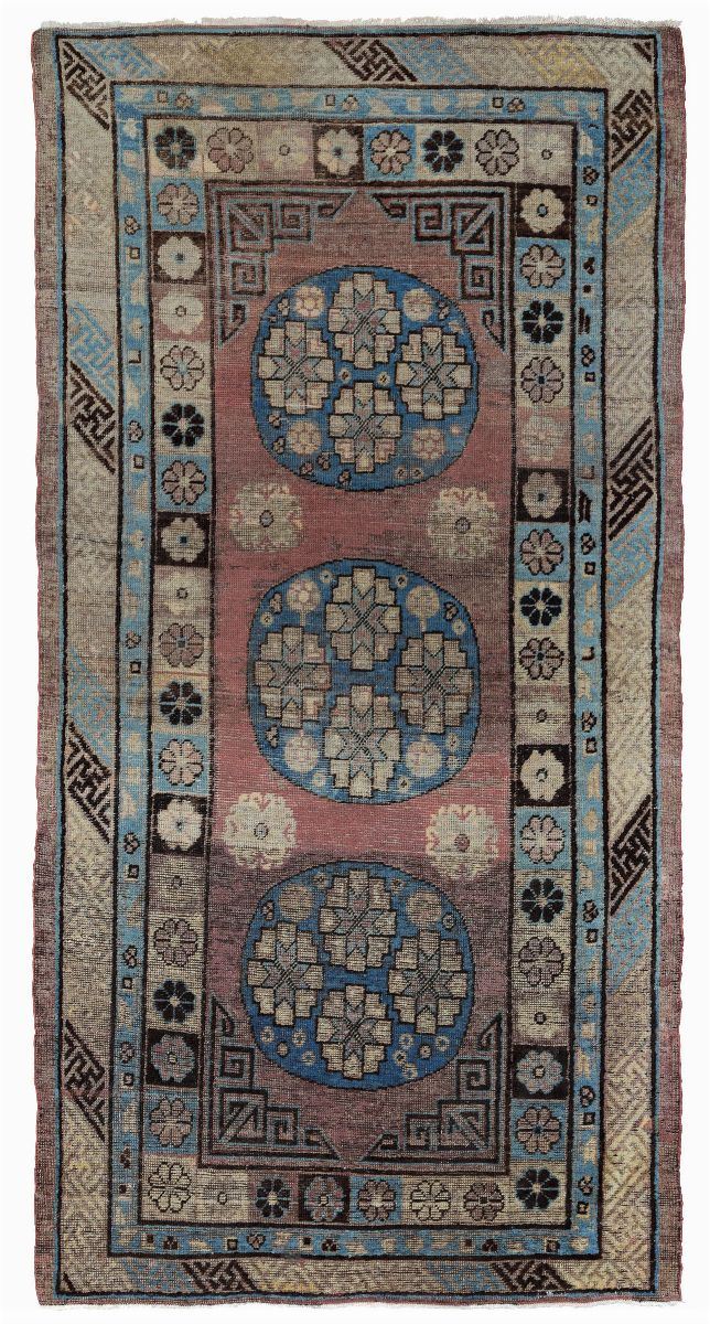 Tappeto Hotan, est Turkestan fine XIX inizio XX secolo  - Auction antique rugs - Cambi Casa d'Aste