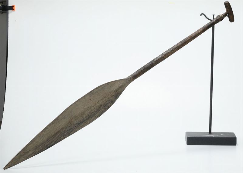 Piccolo remo da canoa. Indonesia Isole Mentawai XX secolo  - Auction Marittime Arts - Cambi Casa d'Aste