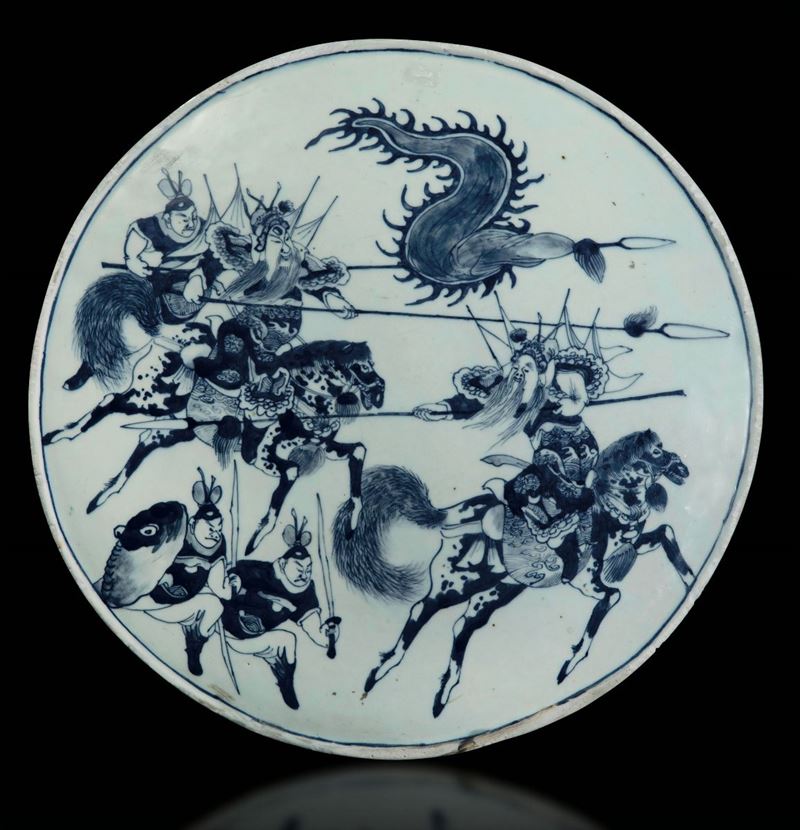 Placca circolare in porcellana bianca e blu con figure di cavalieri, Cina, Dinastia Qing, epoca Guangxu (1875-1908)  - Asta Fine Chinese Works of Art - Cambi Casa d'Aste