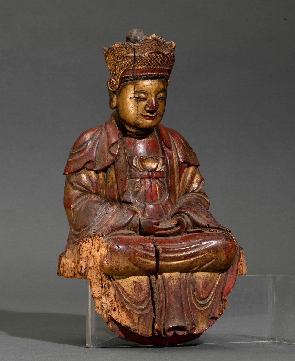 Figura di Dignitario Seduto in Legno Laccato e Dorato, Cina, Dinastia Ming, XVI Secolo