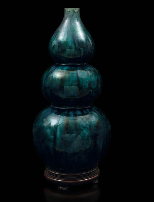 Vaso a tripla zucca in porcellana monocroma sui toni dell'azzurro, Cina, Dinastia Qing, epoca Qianlong (1736-1796)